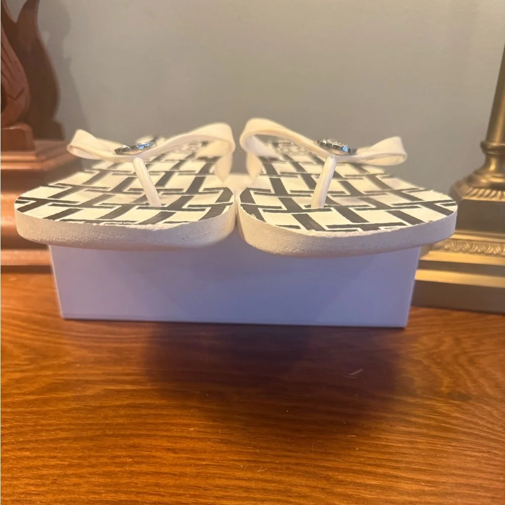 Tory Burch Black and White Flip Flops w/ Silver Hardware Size 9 - Picture 5 of 11